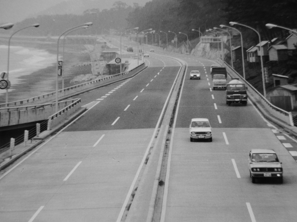 開通した西湘バイパスの写真