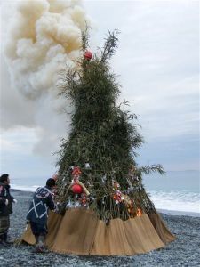 川匂2地区　やぐらが燃えている様子