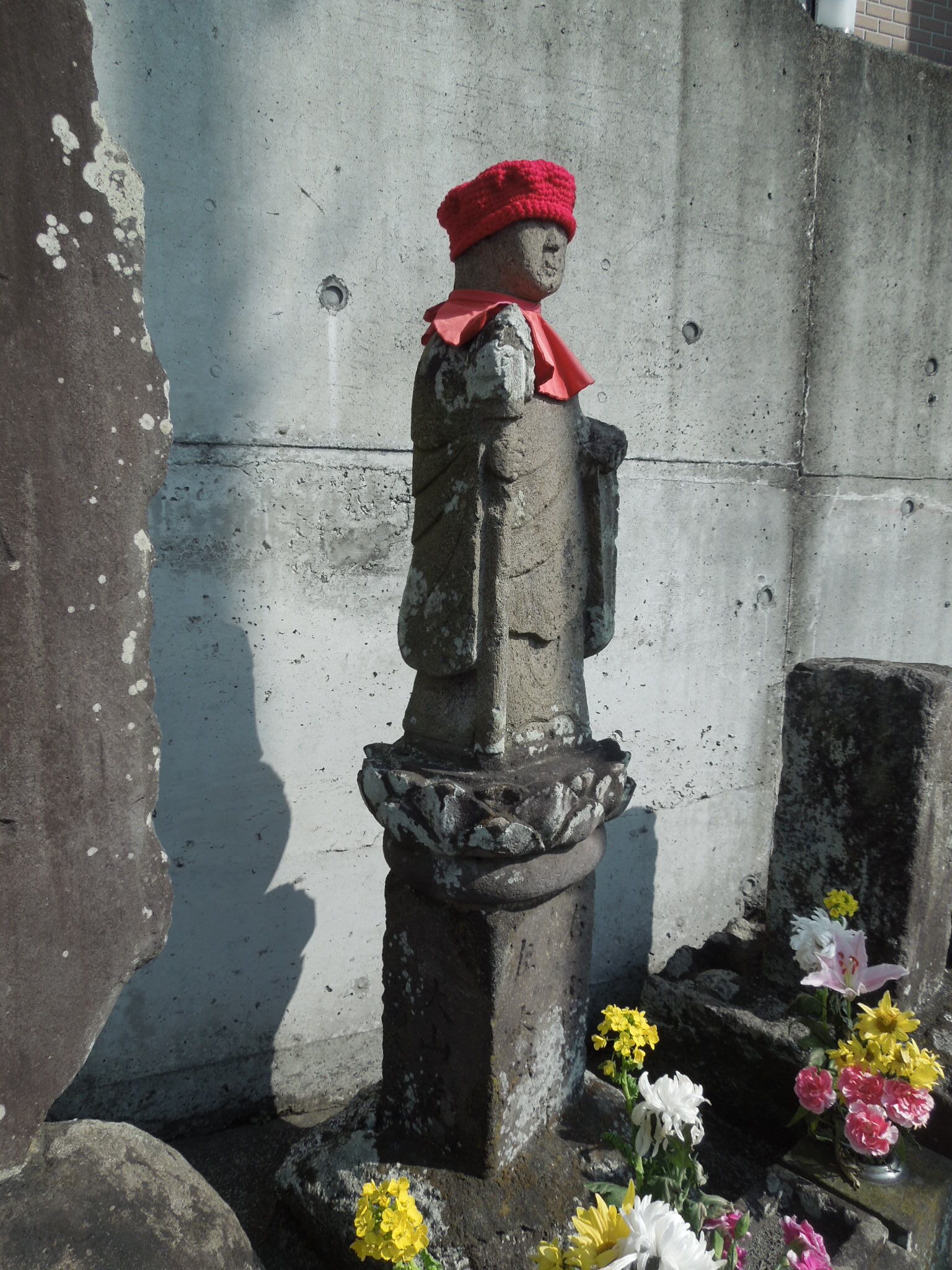 道標付き地蔵の写真