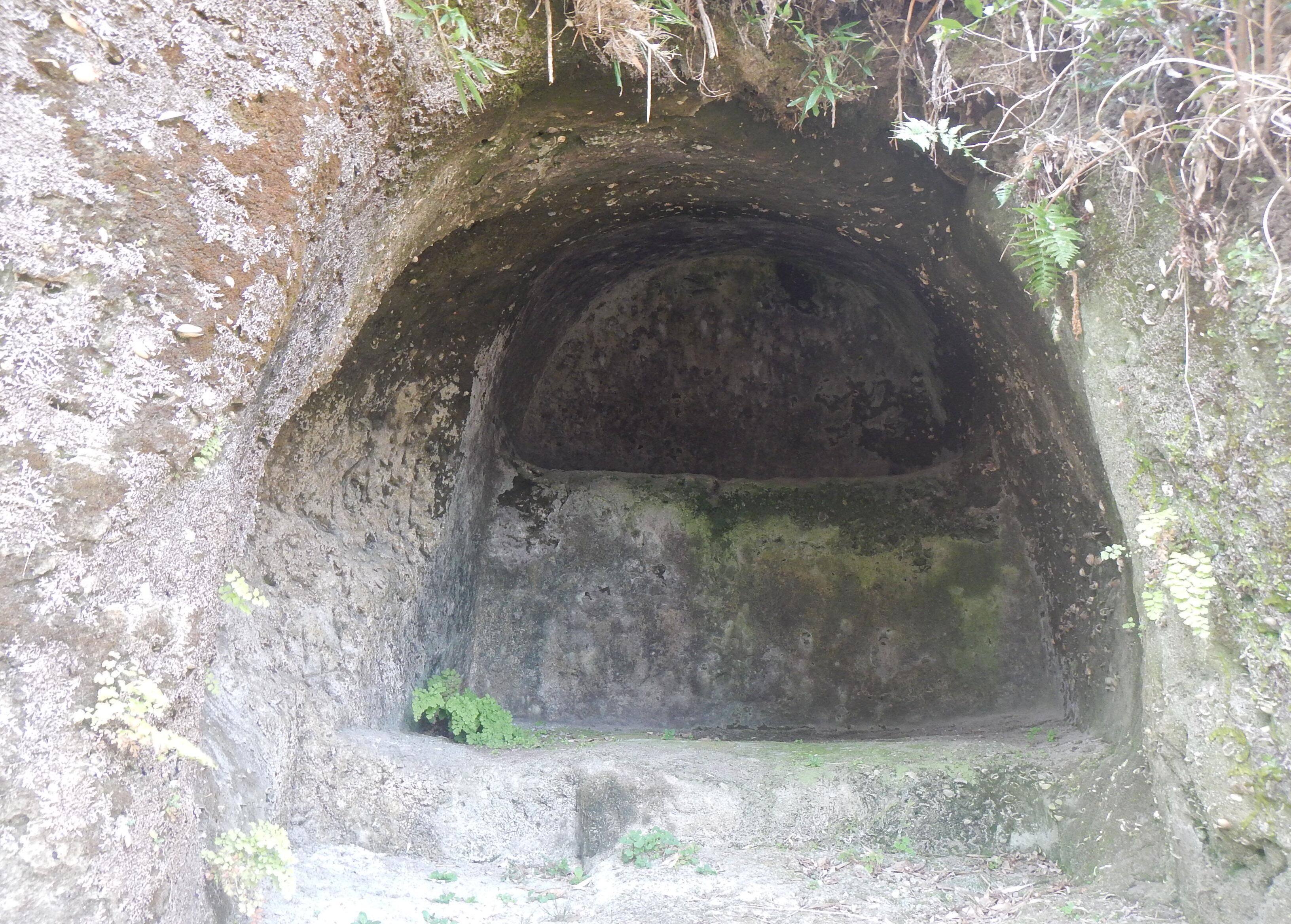 鶴巻田横穴墓内部の写真