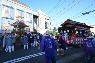 中里明星神社のお神輿と山車