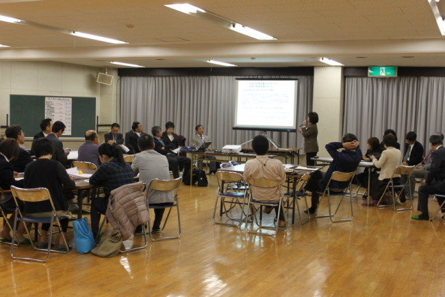 町立体育館(報告会の様子)